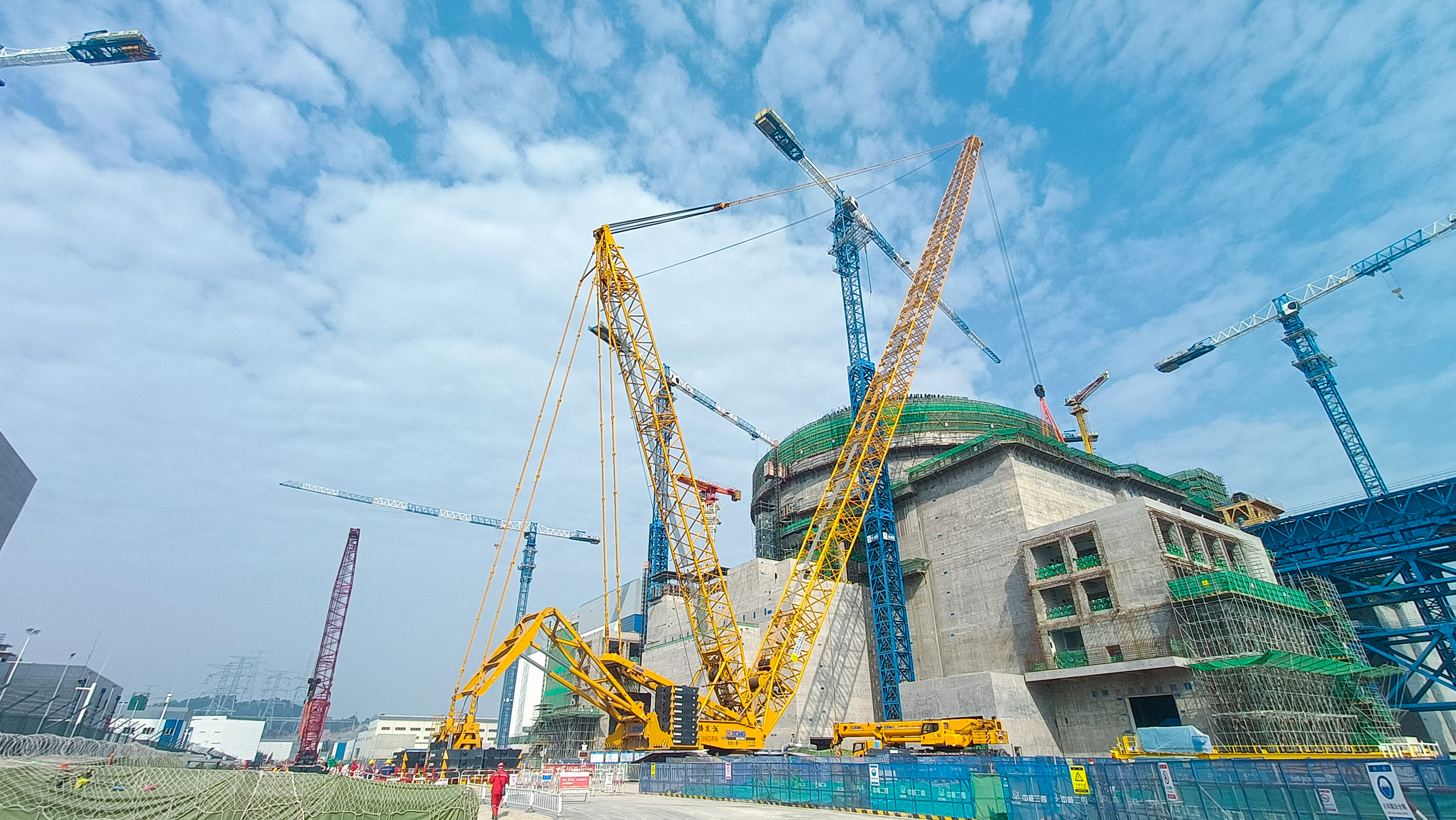 ⊙∪”字当头！德赢vwinXGC800-I履带起重机助建福建大型核电项目