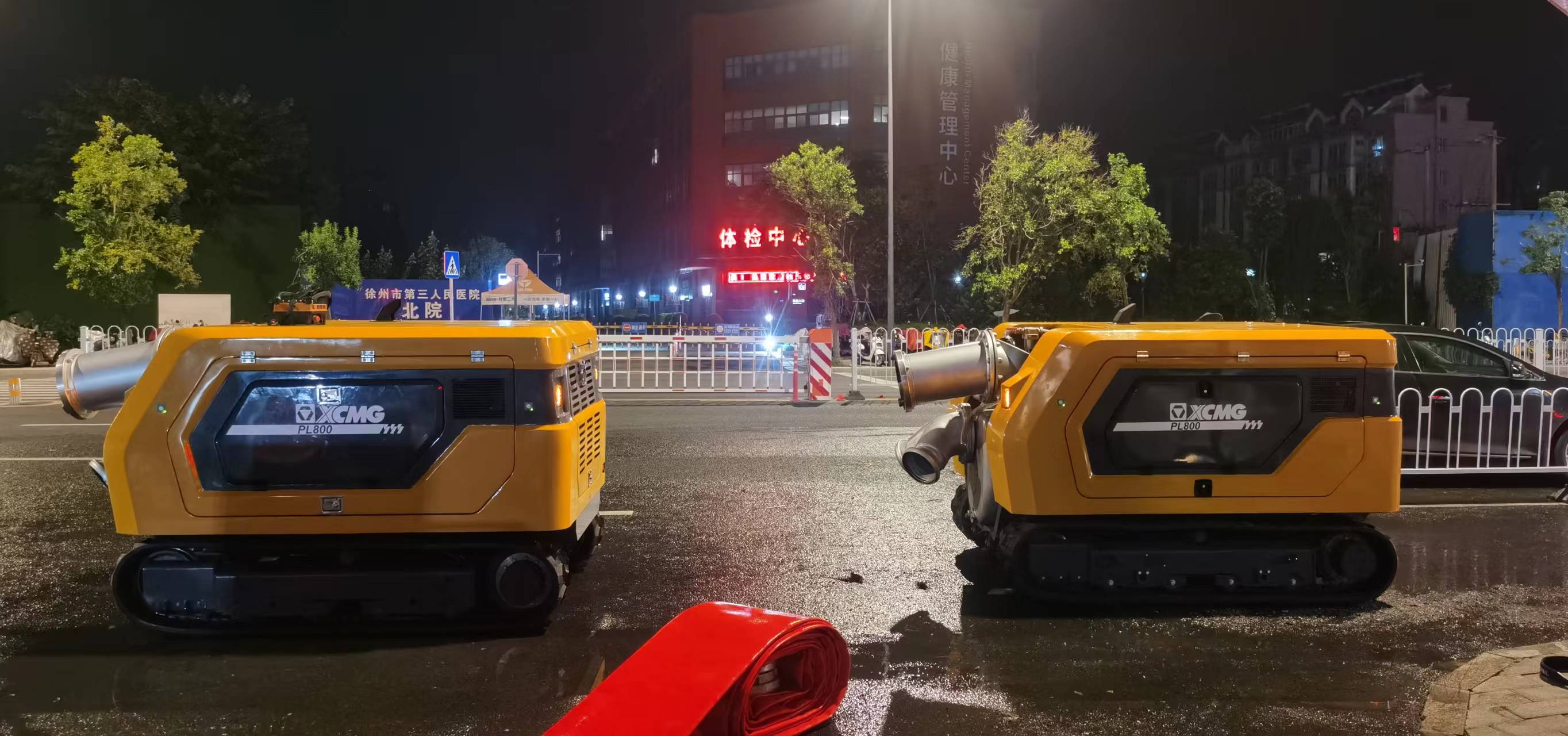 德赢vwin排涝机械人紧迫驰援，，多处涝区“治水先锋”