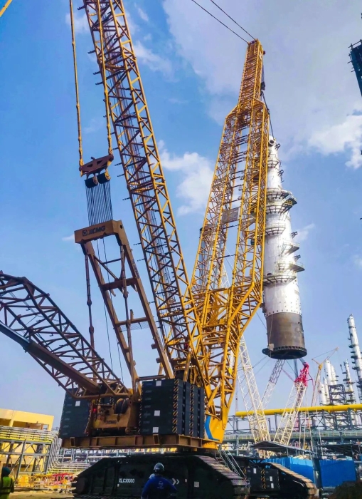 奔赴外洋！德赢vwin履带起重机跨海助建大型石油炼化项目