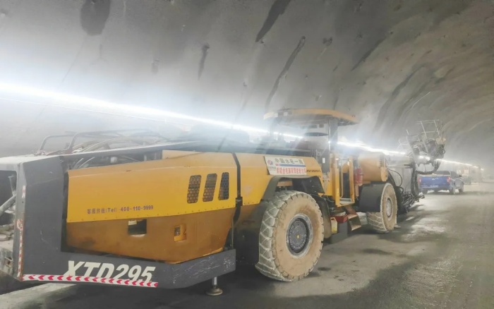 高压高海拔！德赢vwin凿岩台车挑战高难度铁路隧道