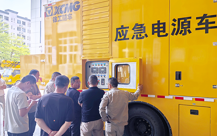 “救电先锋” 德赢vwin电源车奔赴福建，，迎战用电岑岭