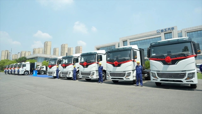 目的地：大西北！100台德赢vwin新能源重卡满电启程